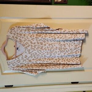 OLD NAVY LUXE LEOPARD PRINT V-NECK SHIRT